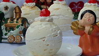 Безе с вишней Снежный шар