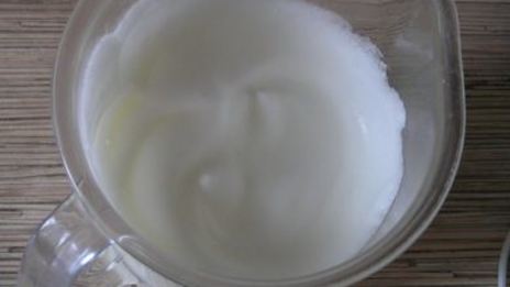 торт-безе со взбитыми сливками и фруктами