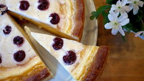 творожный десерт с пудингом и вишневым безе чизкейк