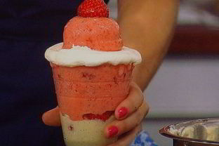 Десерт клубничная Павлова