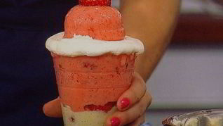 Десерт клубничная Павлова