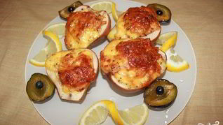Груша, запеченная с креветками и сыром