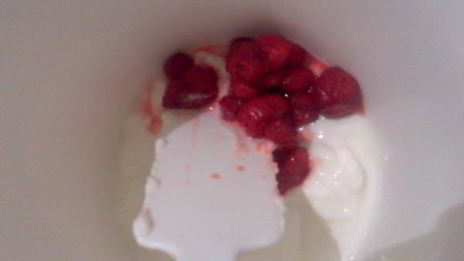 йогурт домашний с клубникой