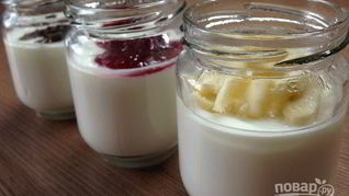 Йогурт с фруктами и ягодами в мультиварке