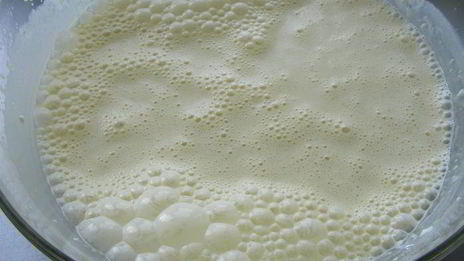 клафути с фруктами и корочкой из коричневого сахара