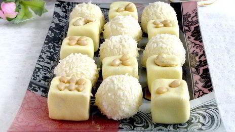 конфеты барфи с кешью и кедровыми орешками