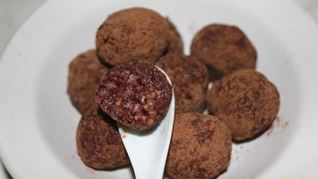 Конфеты из отрубей и вяленой клюквы