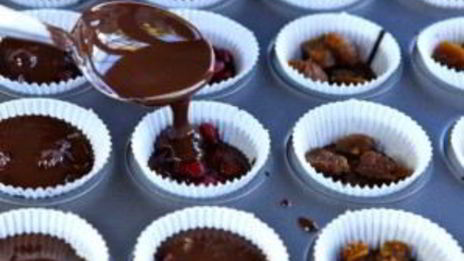 конфеты из темного шоколада