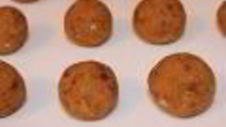 марципановые конфеты из нута, миндаля и фиников