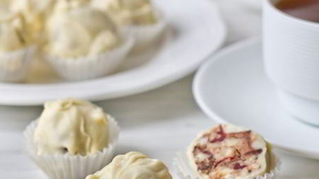 ореховые конфеты в белом шоколаде