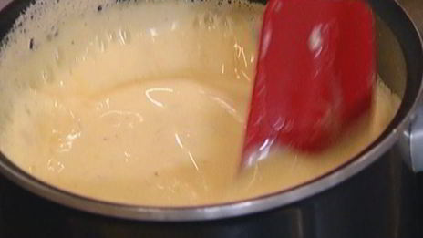 бисквит с клубникой и сливочным кремом