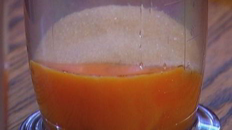 бисквит с клубникой и сливочным кремом