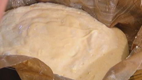 бисквит с клубникой и сливочным кремом