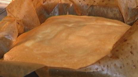 бисквит с клубникой и сливочным кремом