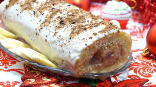 Бисквитный рулет с кремом Зимнее полено