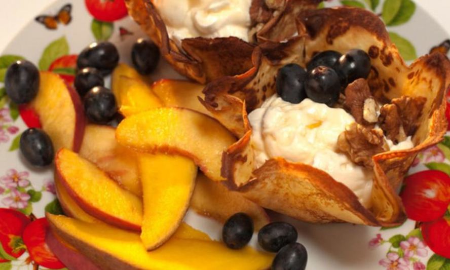 Рецепт блинные корзиночки с кремом и фруктами фламбе