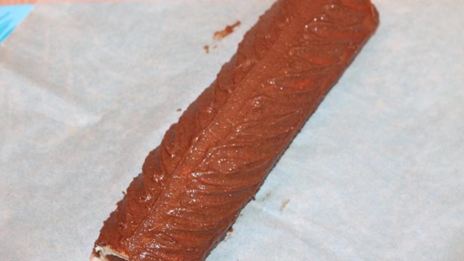 имбирный рулет с кремом и цукатами