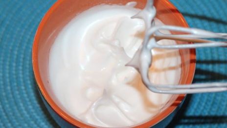 имбирный рулет с кремом и цукатами