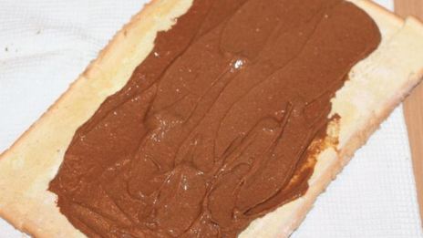 имбирный рулет с кремом и цукатами