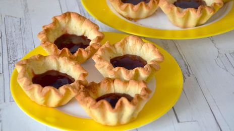 корзиночки с белковым кремом песочные