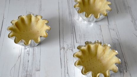 корзиночки с белковым кремом песочные