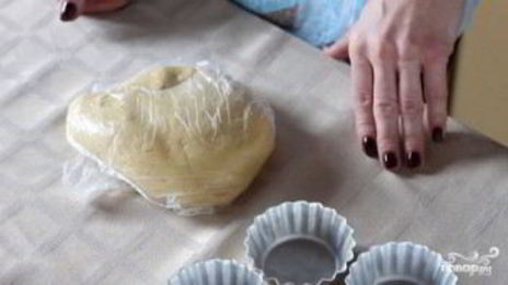 корзиночки с фруктами и кремом