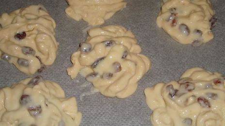 ленивые булочки с заварным кремом и изюмом