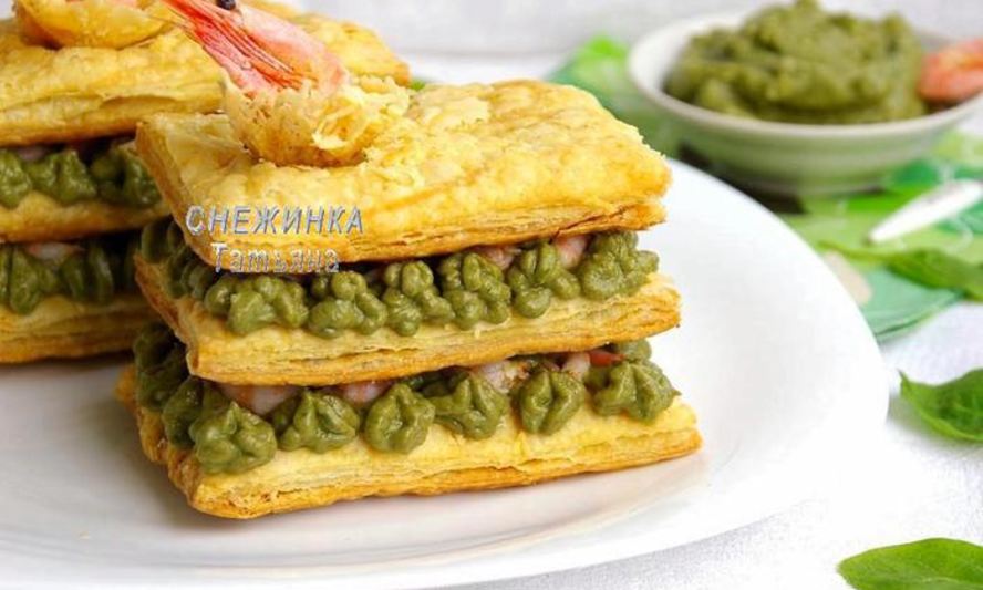 Рецепт мильфей с креветками, сыром джюгас и кремом из авокадо