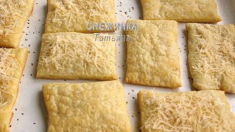 мильфей с креветками, сыром джюгас и кремом из авокадо