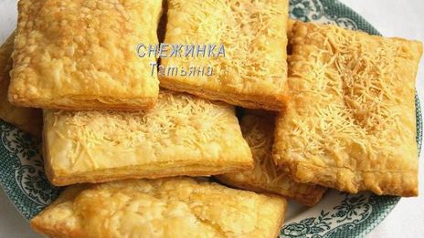 мильфей с креветками, сыром джюгас и кремом из авокадо