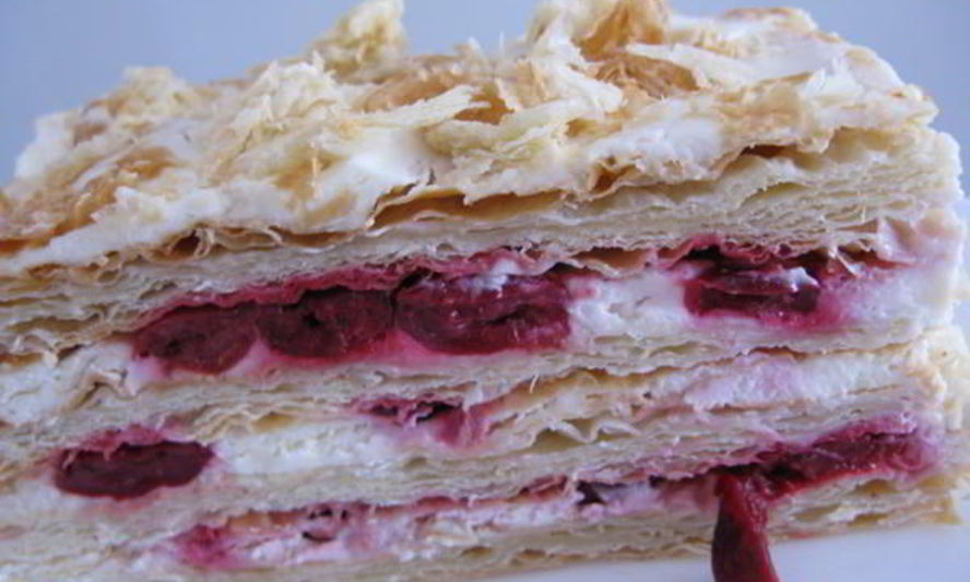 Рецепт мильфей с вишнями и сливочным кремом