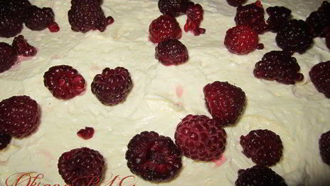 необыкновенно нежный бисквитный рулет с молочно-масляным кремом