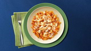 Пенне ригате с соусом Болоньезе, запеченные с кремом из пармезана