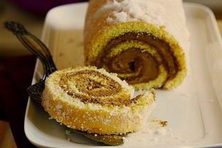 Рулет с кремом два шоколада