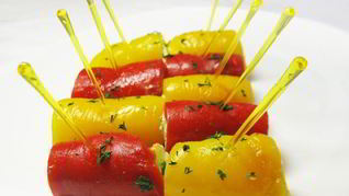 Рулетики из печеного перца с сырным кремом