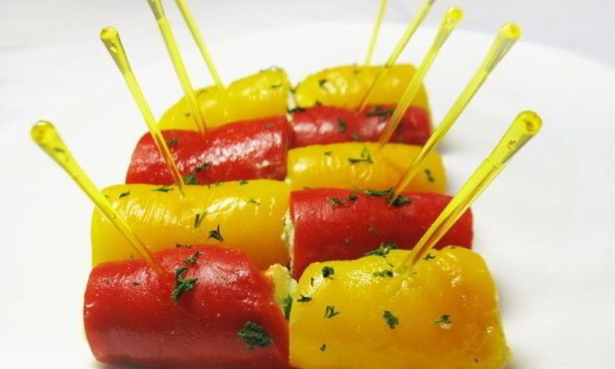 Рецепт рулетики из печеного перца с сырным кремом