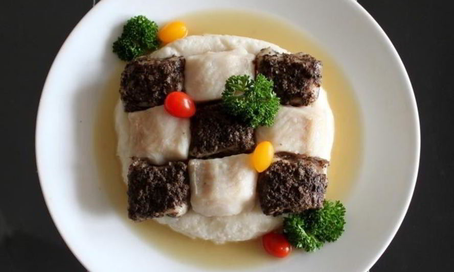 Рецепт шахматная доска из рыбы с кремом басмати и грибным фюме