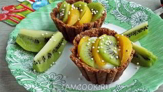 Шоколадные корзинки с кремом и фруктами