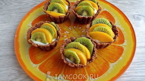 шоколадные корзинки с кремом и фруктами