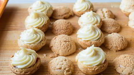 шу с заварным и малиновым кремом