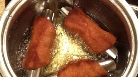 сицилийские канноли с рикоттой и сливочно-клубничным кремом