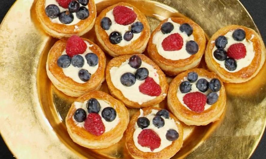 Рецепт слоеные корзиночки с кремом и ягодами