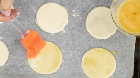 слоеные корзиночки с кремом и ягодами