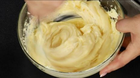 слоеные корзиночки с кремом и ягодами