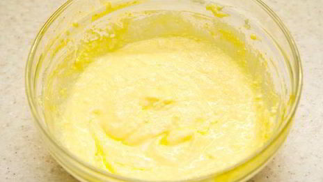 улитки из творожного теста с творожным кремом и яблоками