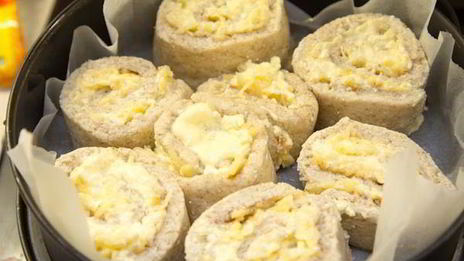 улитки из творожного теста с творожным кремом и яблоками