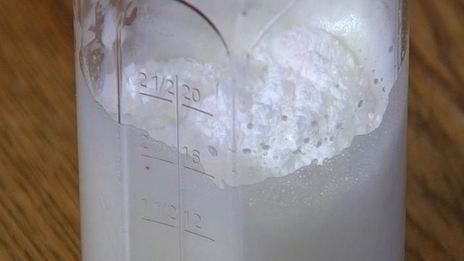 яблочные дольки под белковым кремом