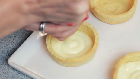 ягодные корзиночки с заварным кремом