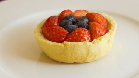 ягодные корзиночки с заварным кремом