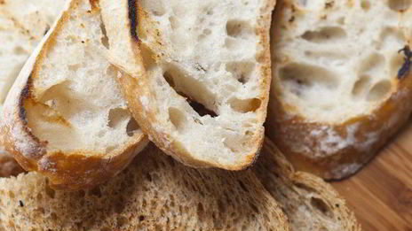 горгонзола с хлебом, медом и мармеладом